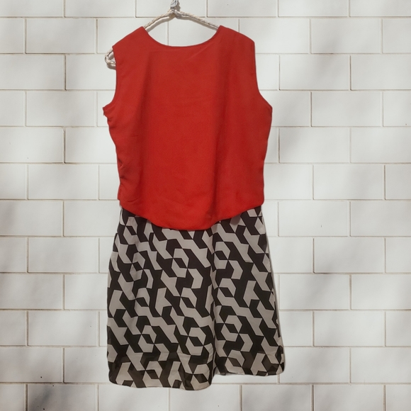 Red Dark and White Dress. Fits size 12. - Picture 2 of 11